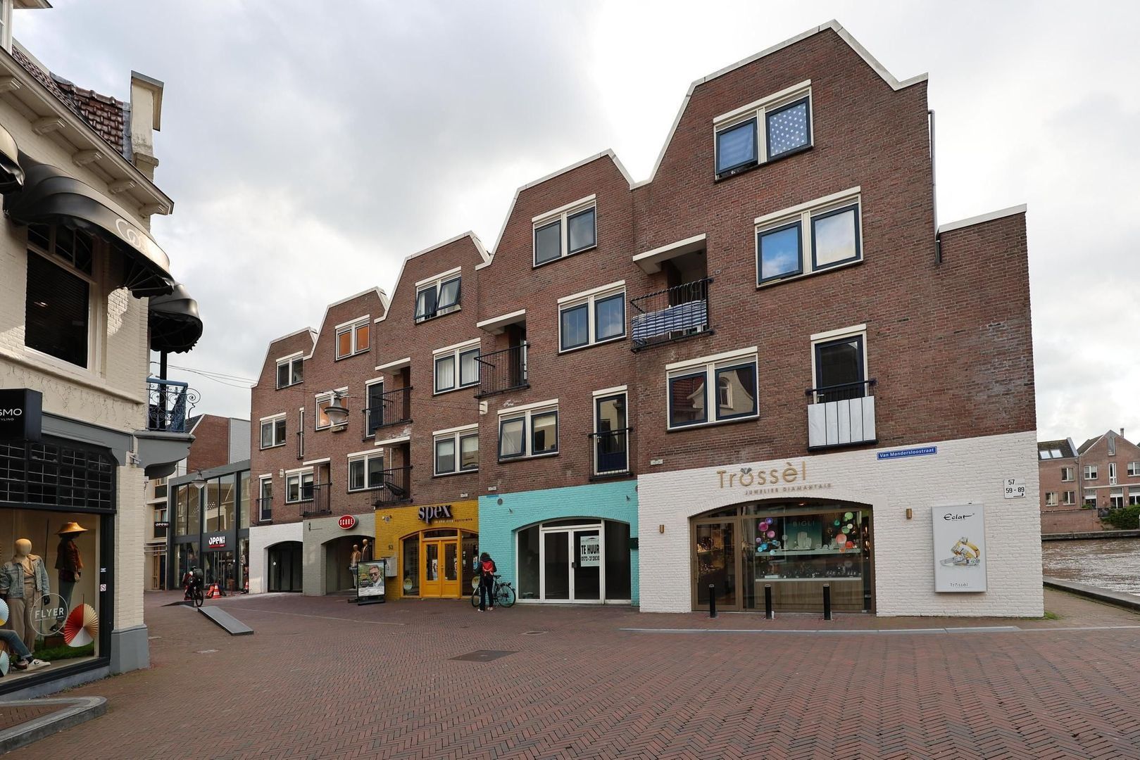Van Mandersloostraat 67, Alphen Aan Den Rijn foto-0 blur