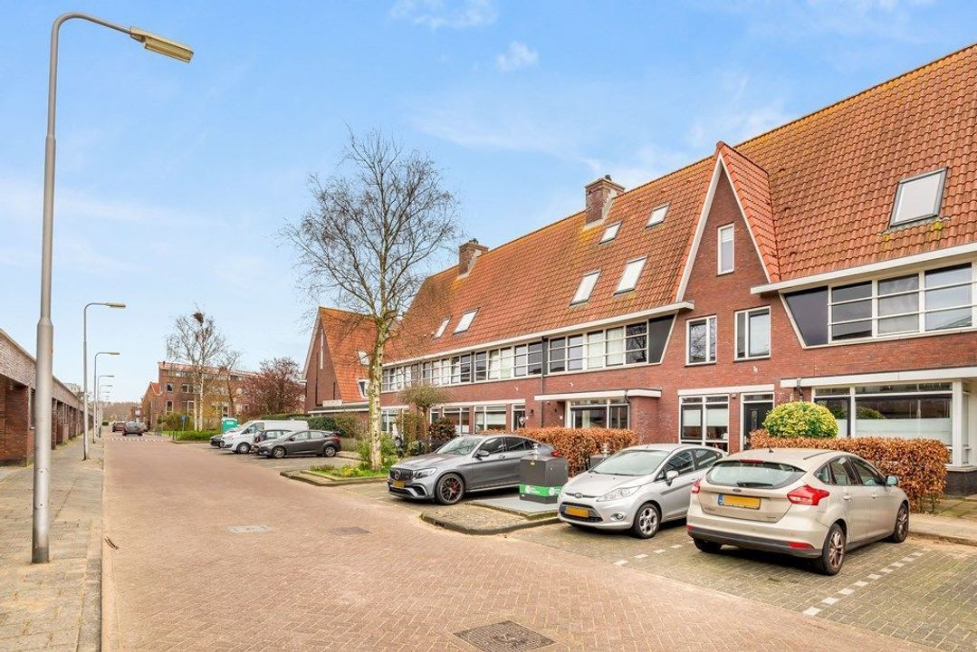 L. Brownstraat 14