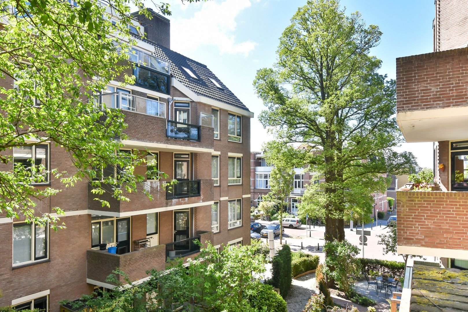 Johan van Oldenbarneveltlaan 29 D, Portiekflat in Den Haag