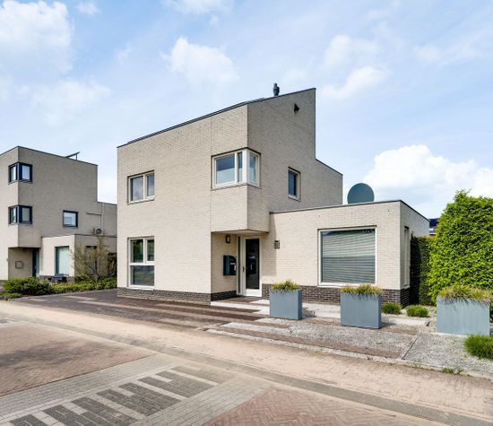 Sint Michaëllaan 10, Herten