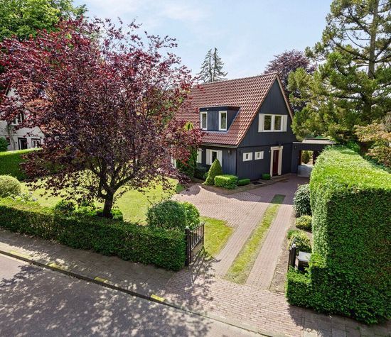 Warandelaan 33, Helmond