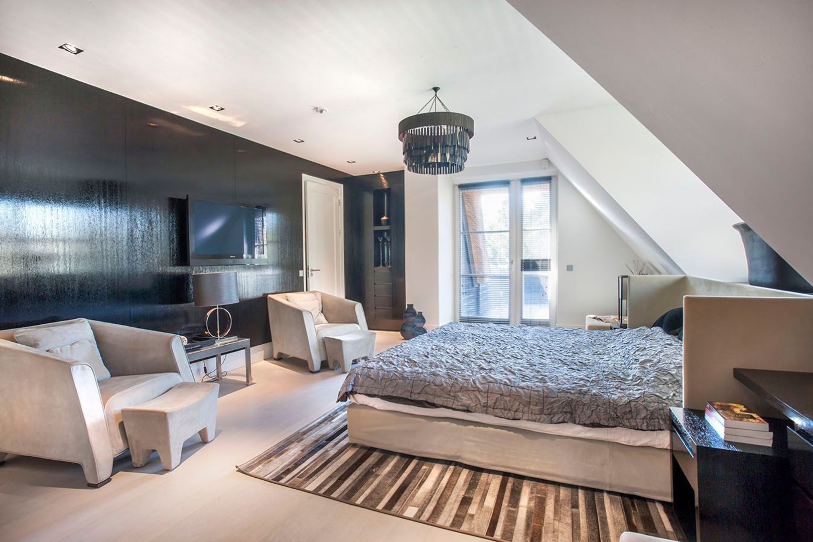 One-of-a-kind dream villa - Qualis NVM Real Estate Agents One-of-a-kind dream villa - Qualis NVM Real Estate Agents