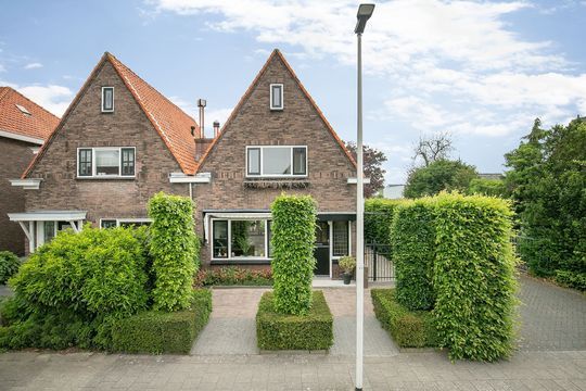 Admiraal de Ruyterstraat 52