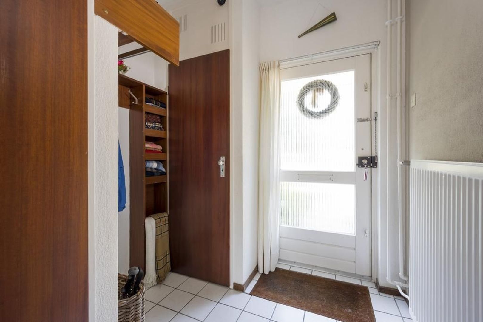 Van Oldenbarneveltstraat 27, Nijkerk foto-1