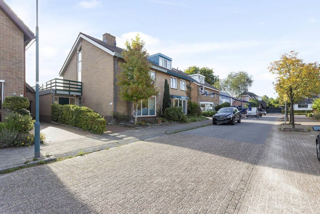 Kompas 11, Veenendaal foto-small