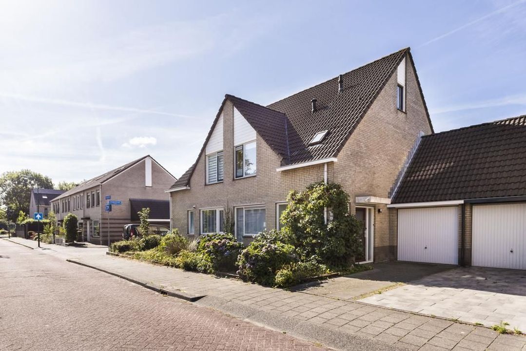 Smetanadreef 11, Veenendaal foto-small