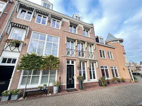 de Plaetse, Helmond blur