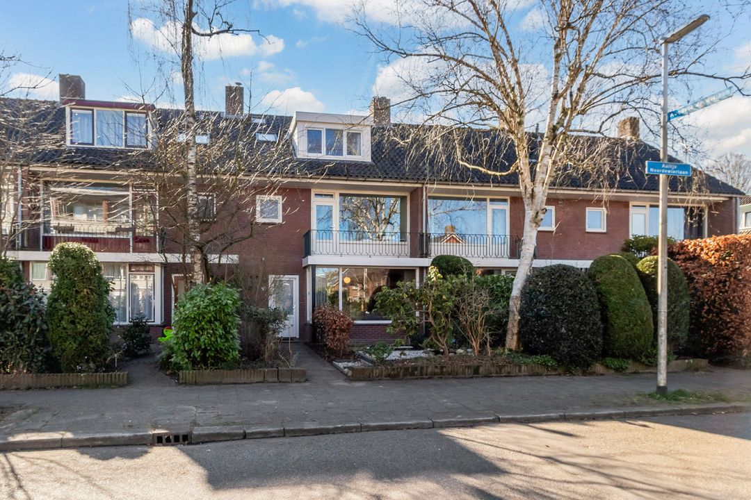 Aaltje Noordewierlaan 76, Bussum