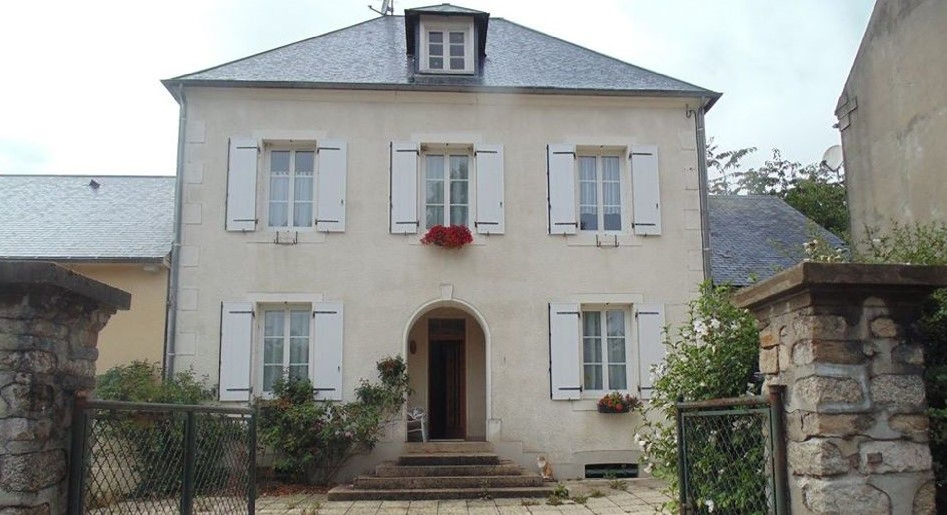 SI1192, Moux-en-Morvan foto-0 blur