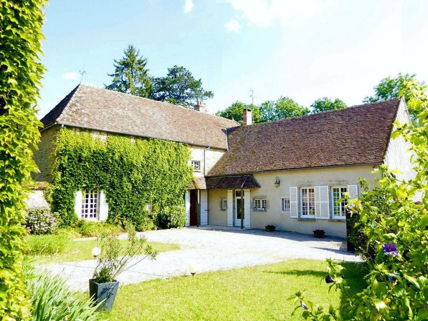 SI1259, Montigny-en-Morvan foto-0 blur