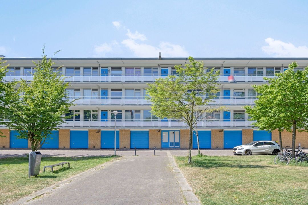 Bart Verhallenplein 46, Schiedam
