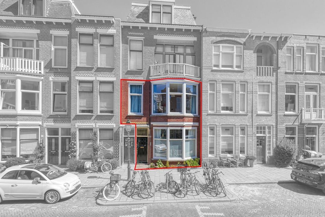 Van Weede van Dijkveldstraat