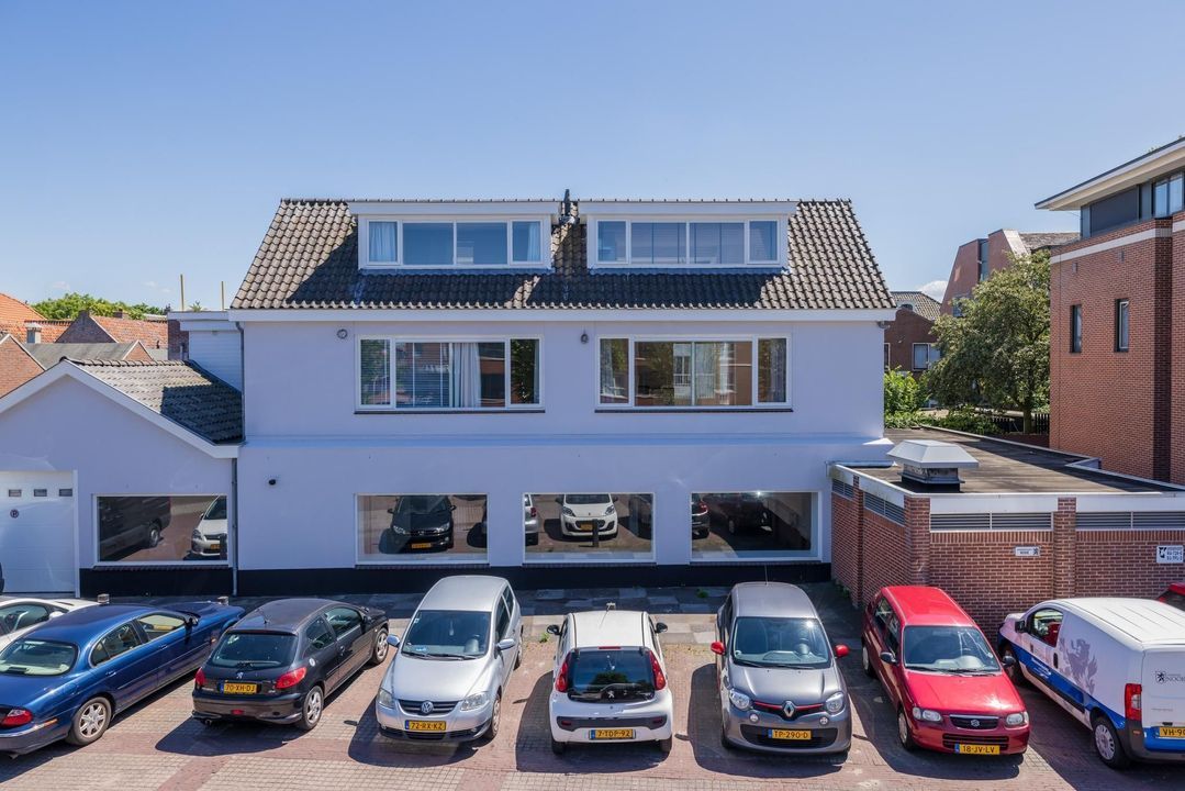Voorstraat 24 B<br/><small>€ 400.000 k.k. — € 2.000 p.m.</small>