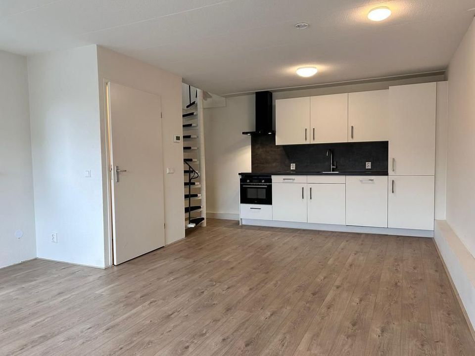 Hoofdstraat 81 A<br/><small>€ 1.350 p.m. ex.</small>