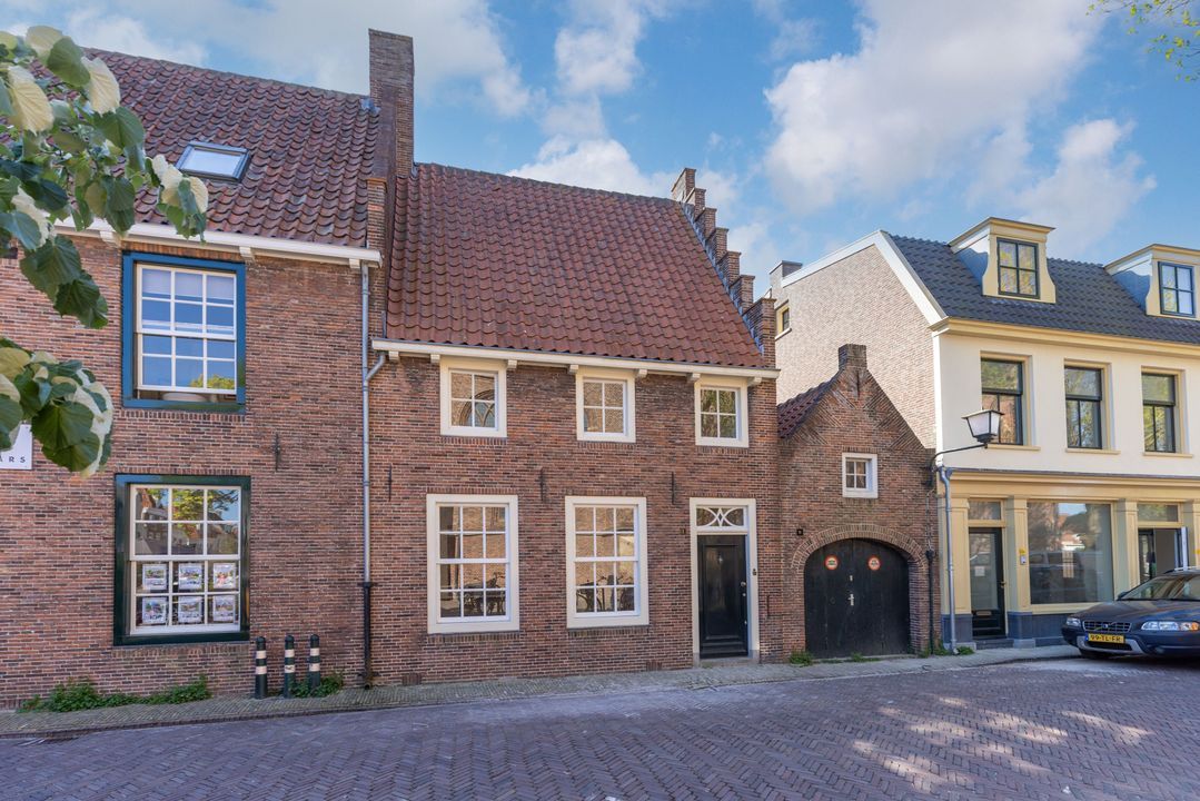 St. Annastraat 1, Naarden