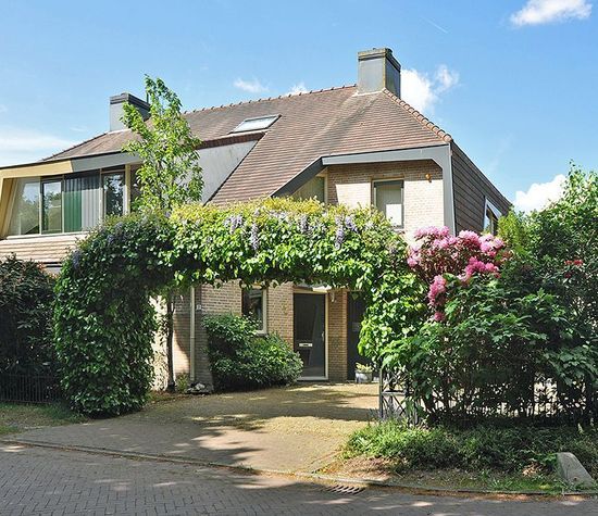 Onder de Bogen 2, Laren