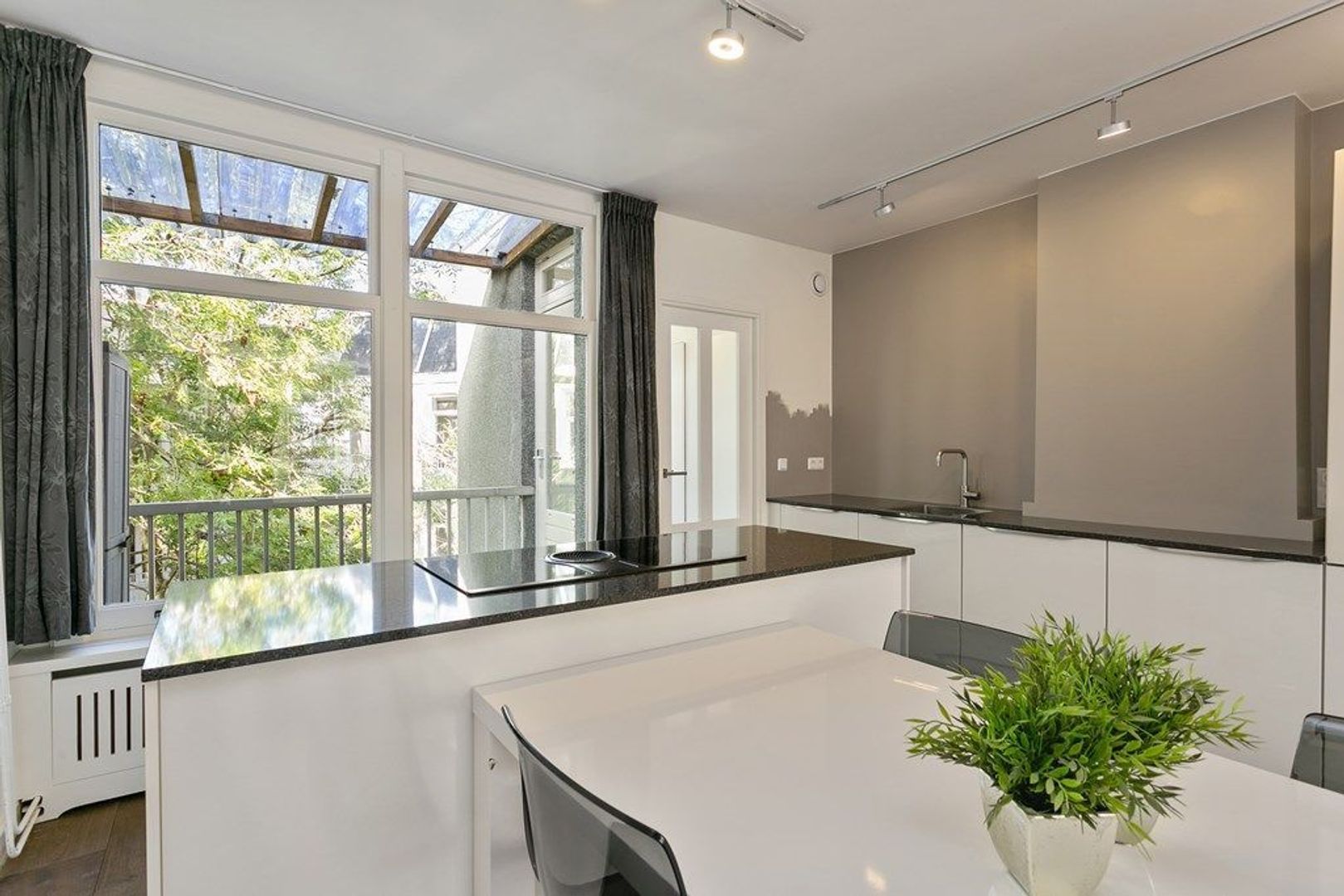 apartmentfor rent in Van Hogendorpstraat 96 3