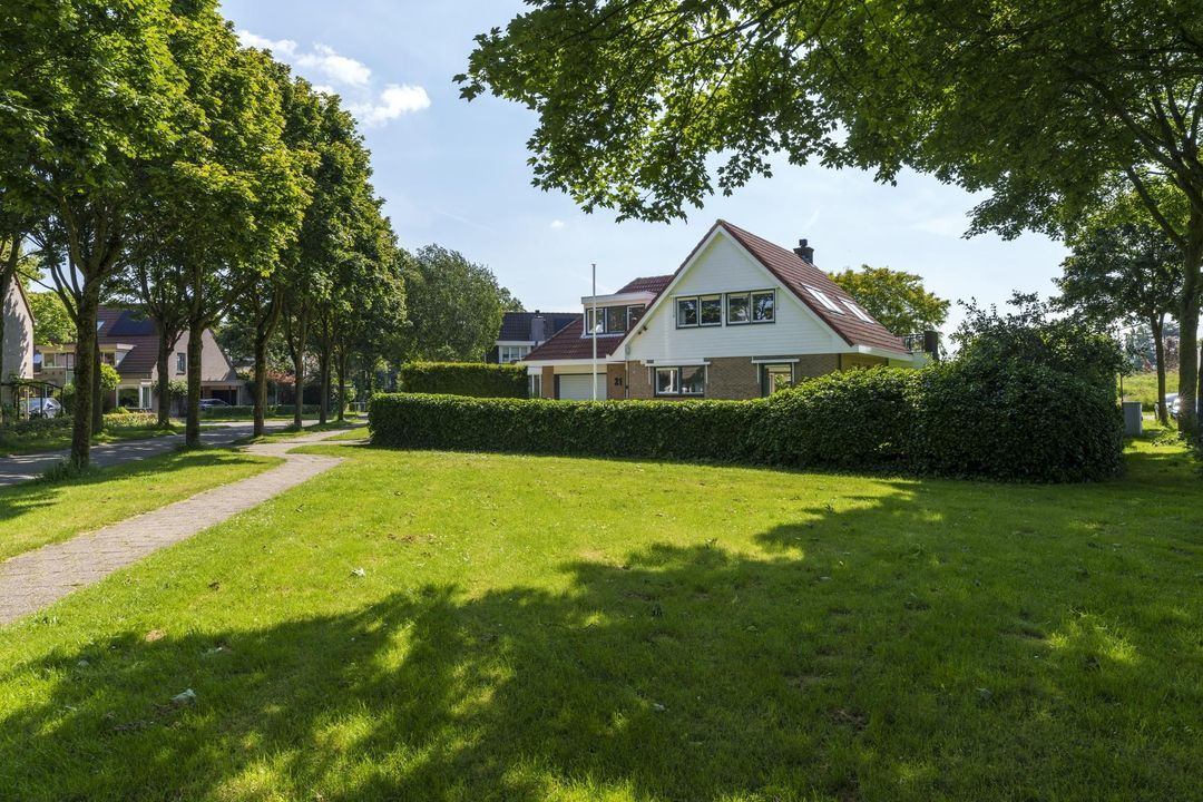 Stationserf 21, Houten