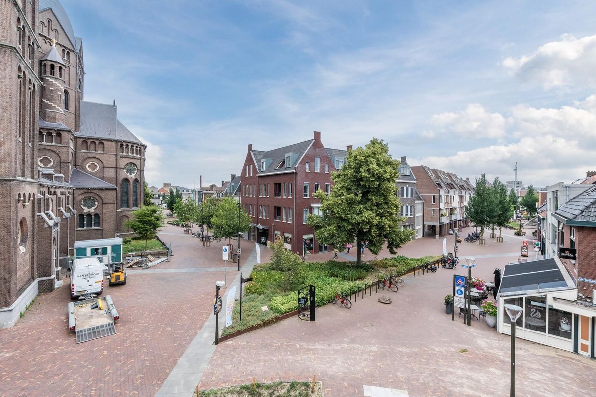 Nieuwendijk 5-A Photo Blur 26
