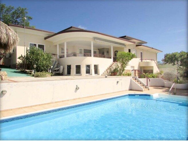 Kintjan Curacao: te koop huis met 180 graden uitzicht over het eiland Photo}