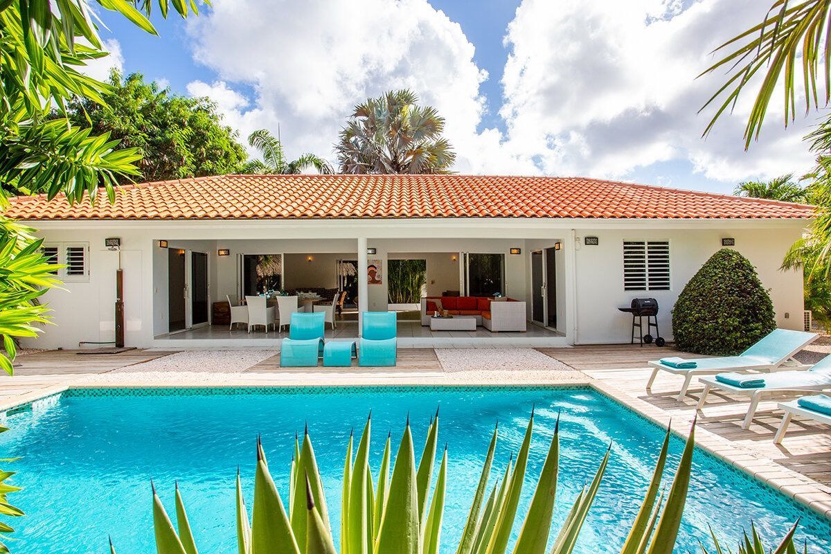 Marbella Estate A3 Photo}