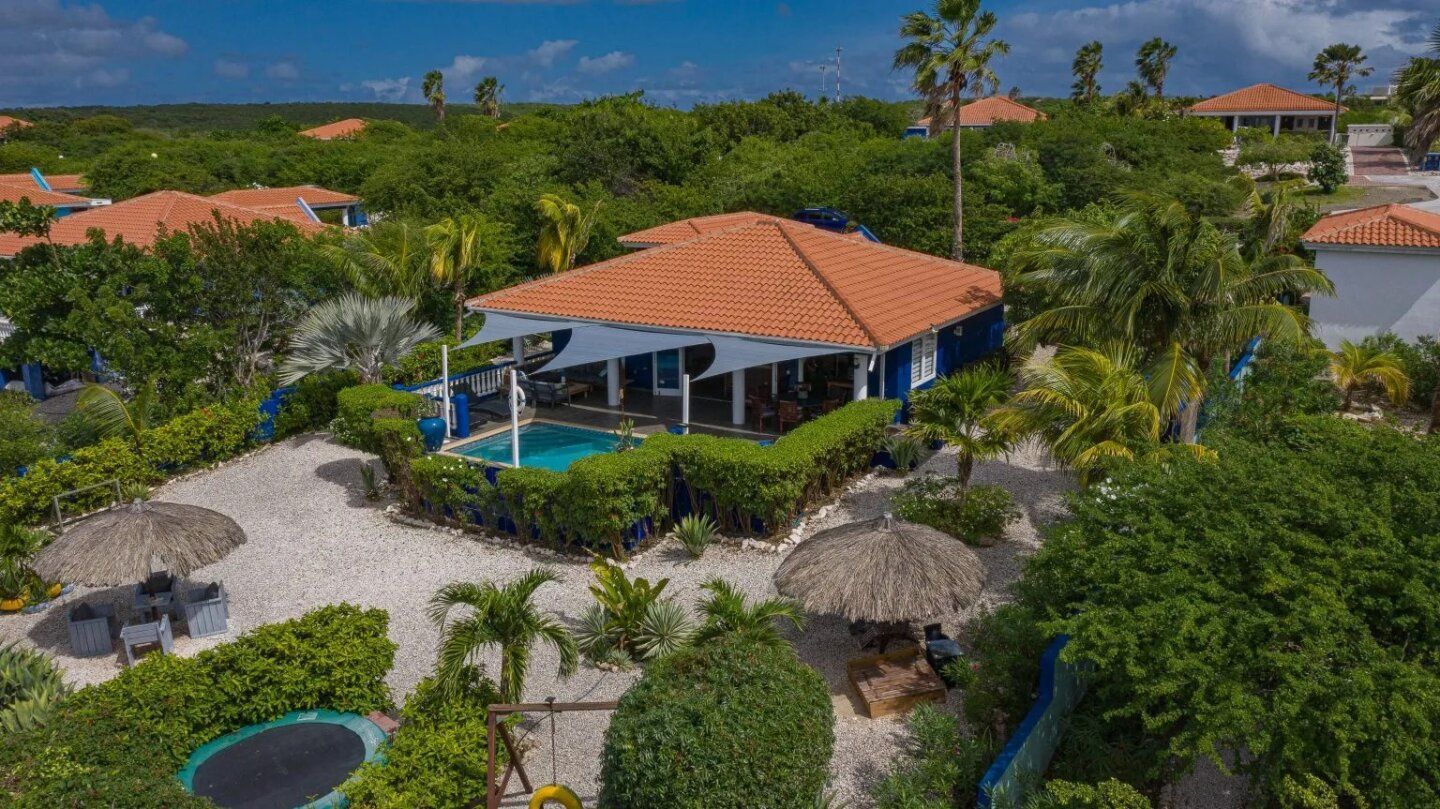 Coral Estate  704 Photo}