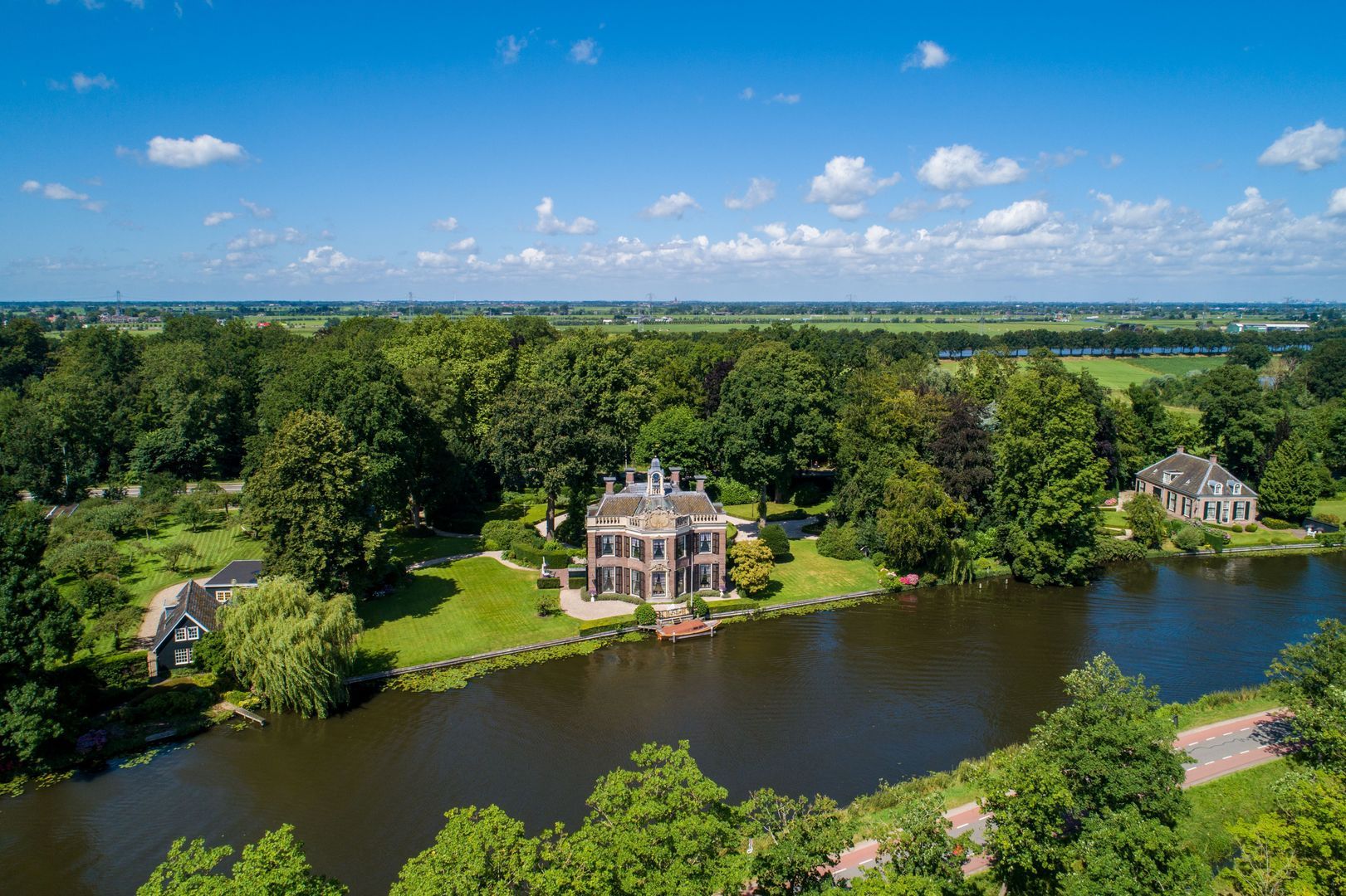 Historisch landgoed aan rivier De Vecht image 1