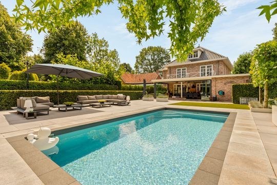 Topvilla met zwembad, Prinsenbeek