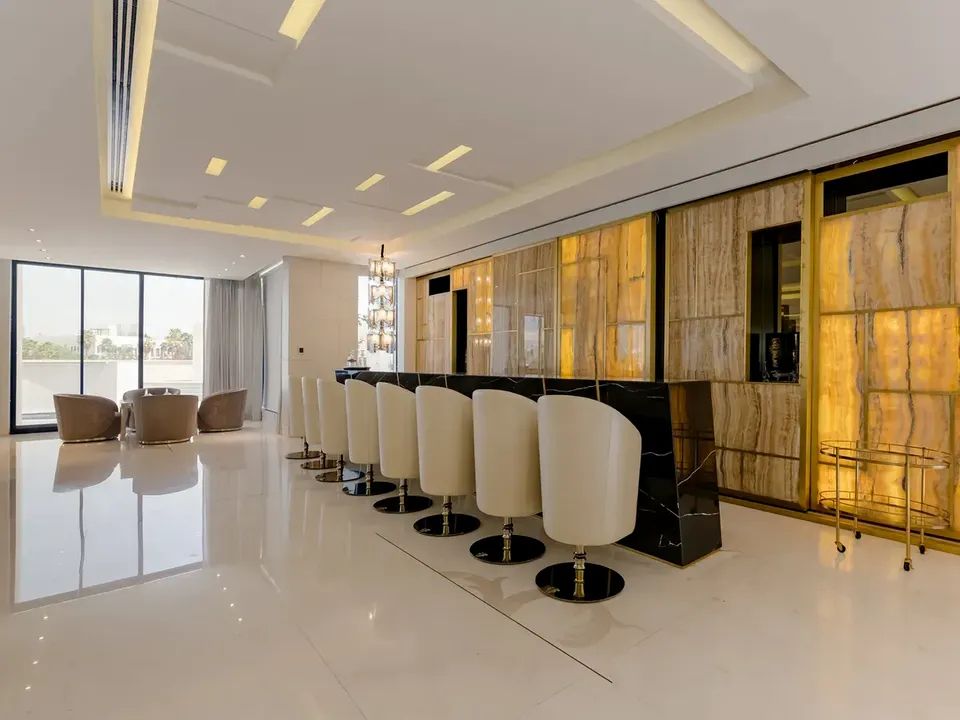 Emirates Hills image thumbs 1