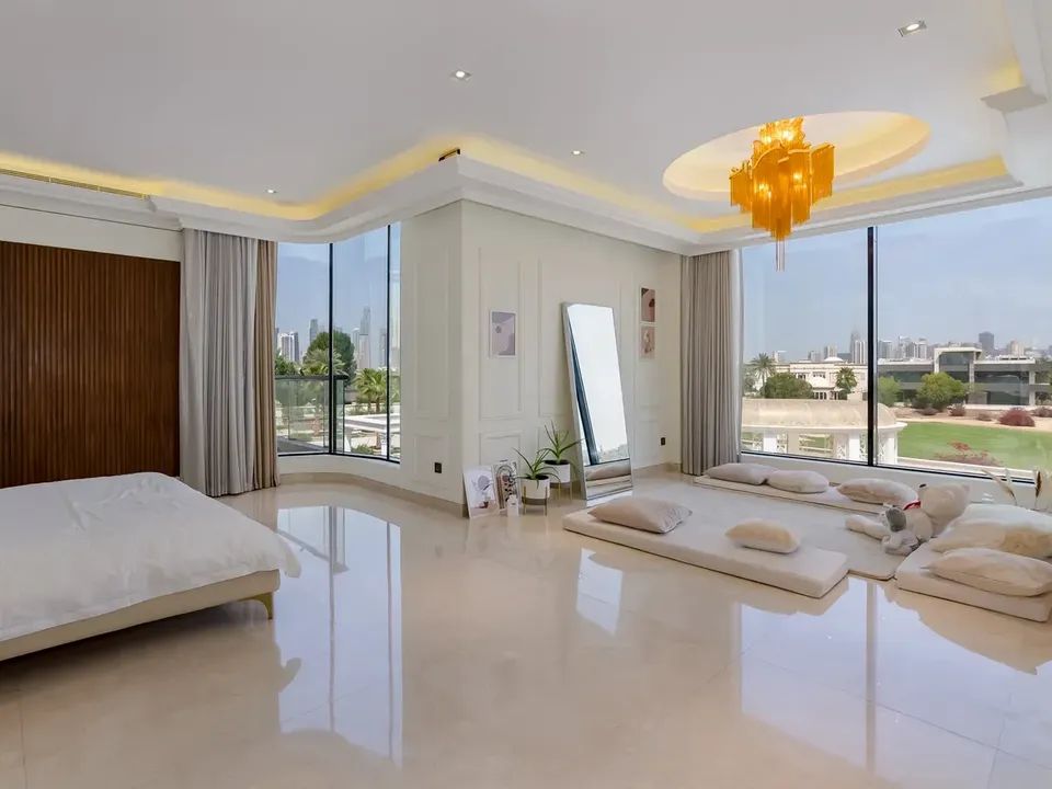 Emirates Hills image thumbs 1