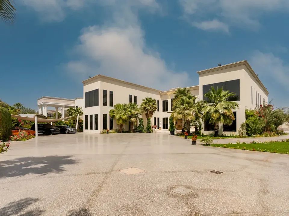 Emirates Hills image thumbs 1