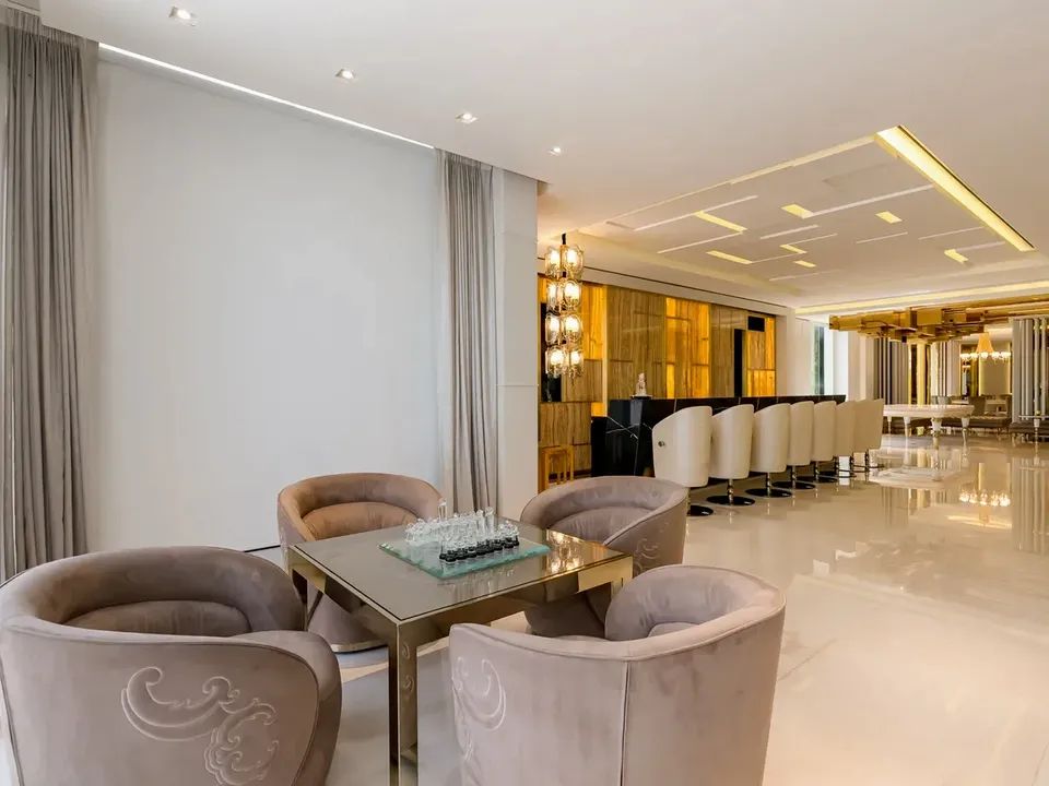 Emirates Hills image thumbs 1
