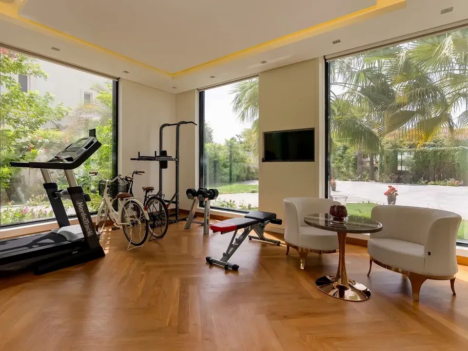 Emirates Hills image thumbs 1