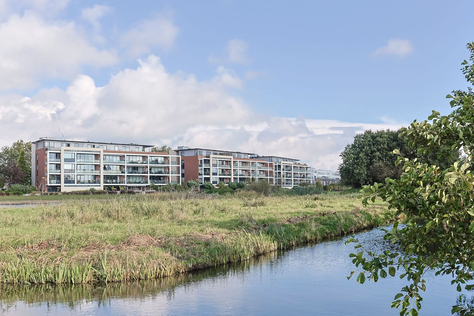 Polderpeil 254, Alphen aan den Rijn foto-0 blur