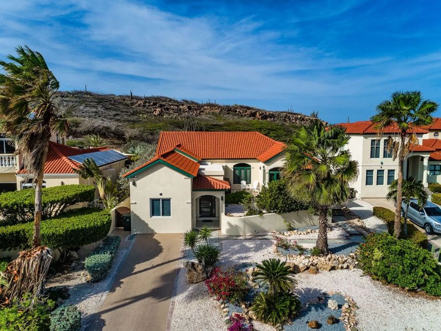 Looking for a luxury villa in Aruba?