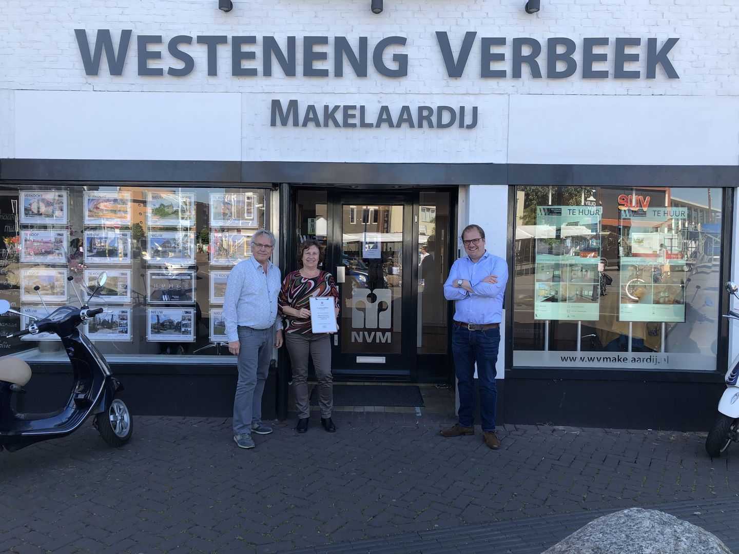 Familie Hommels ontvangt tegoedbon restaurant Baak