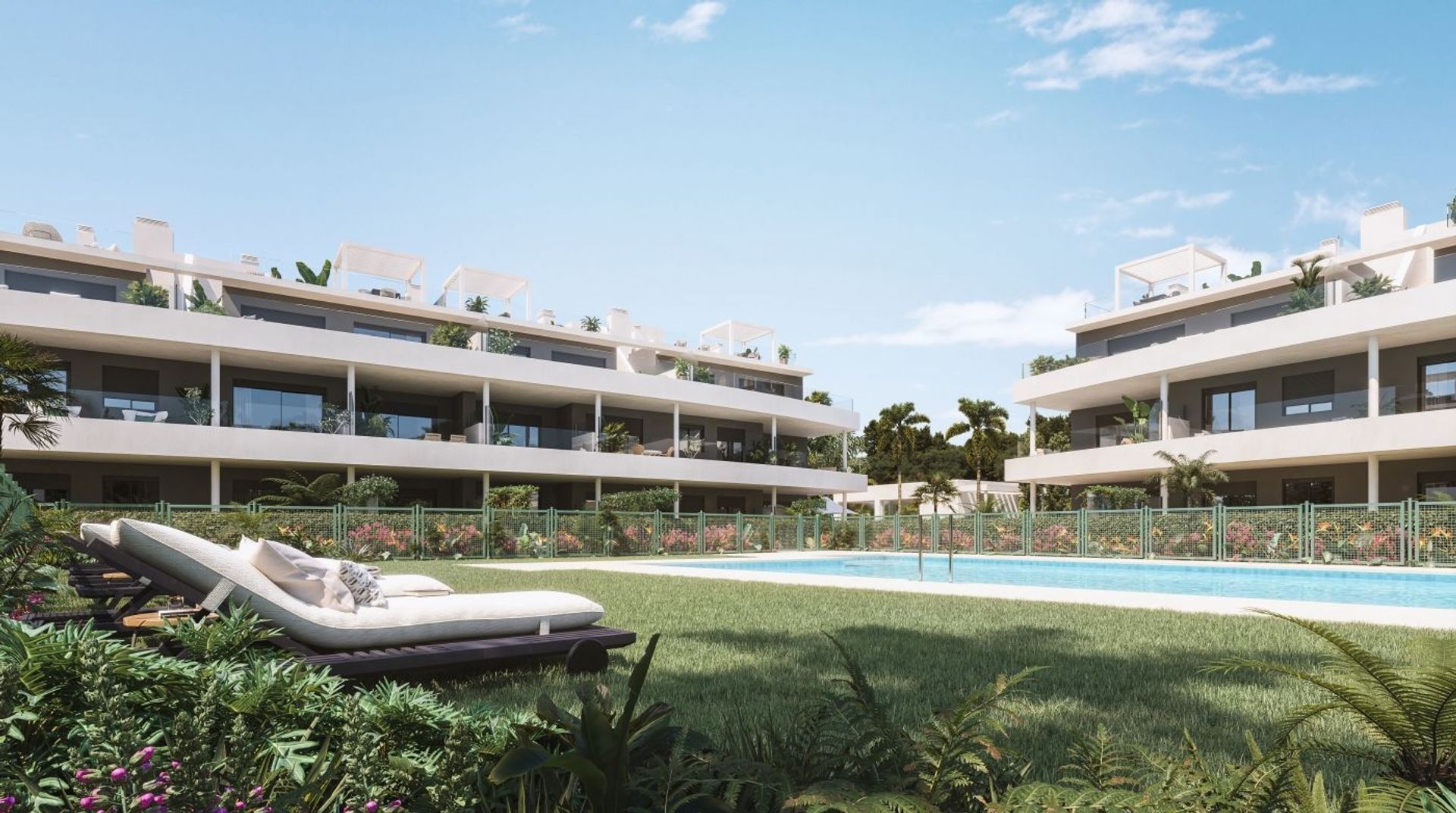 Good investment walking distance to beach in Estepona, Estepona