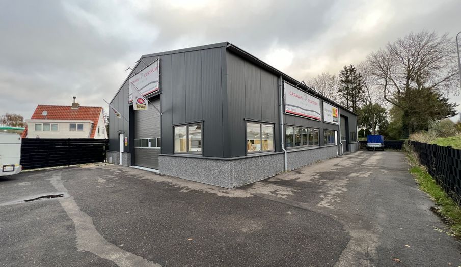 Moderne bedrijfshal in Aalsmeer verhuurd aan autobedrijf