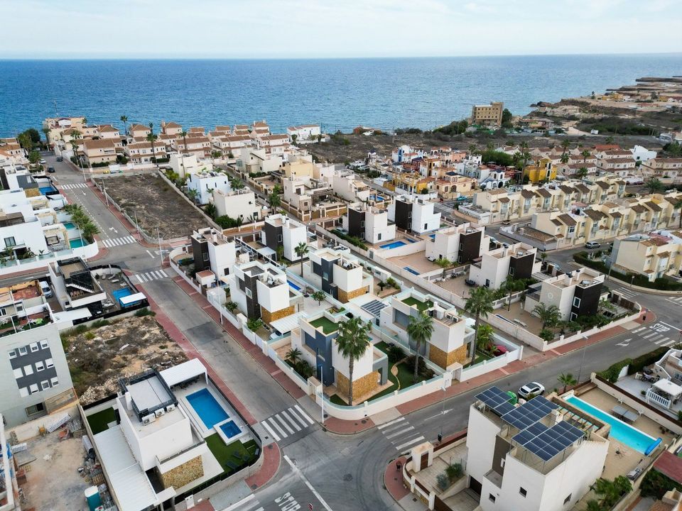 Exquisite Villa with Pool and Sea Views in Aguas Nuevas, Torrevieja, torrevieja foto-2