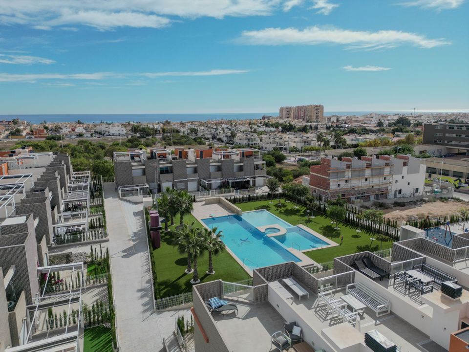 New topfloor apartment in Torrevieja, Torrevierja foto-3