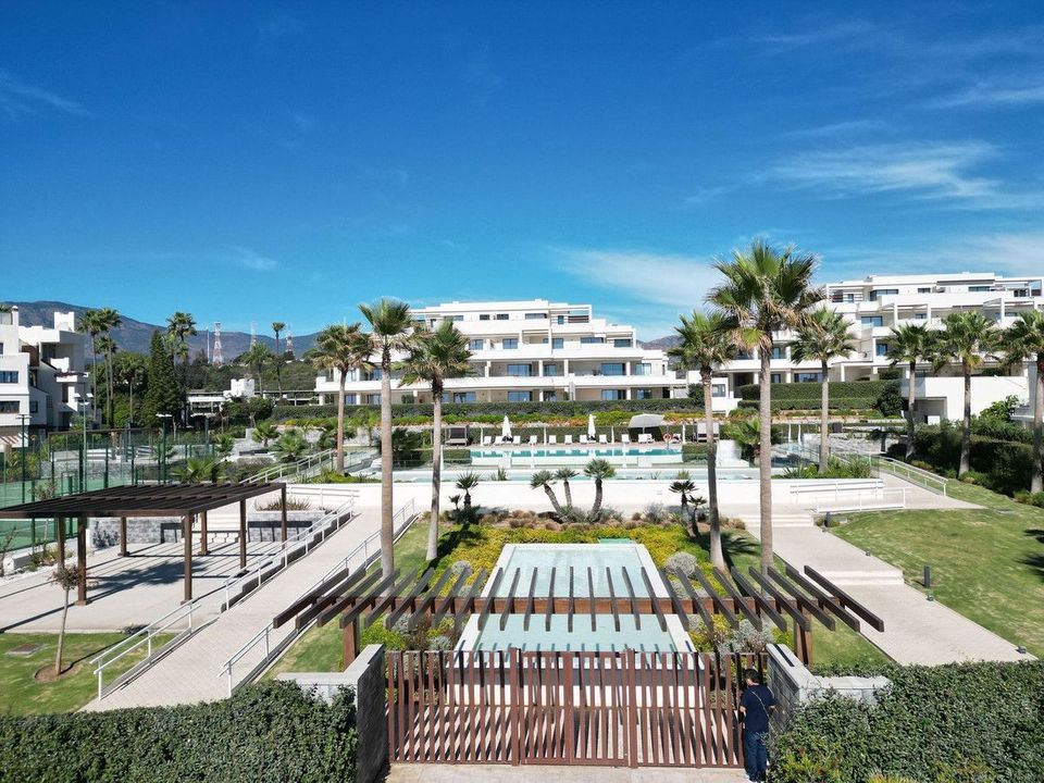 Apartment with large terras and private garden, Estepona foto-2