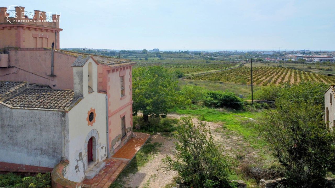 a step from Sitges, Masia and chapel foto-2